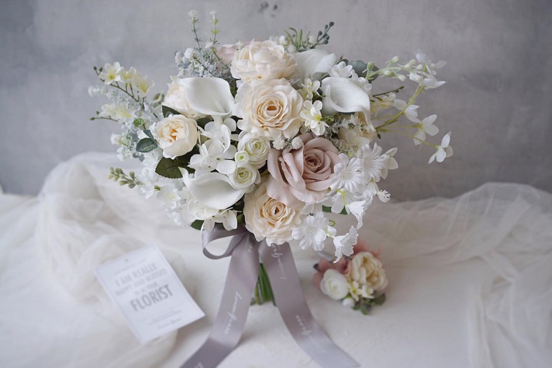 How to arrange flowers for the bride on her wedding day