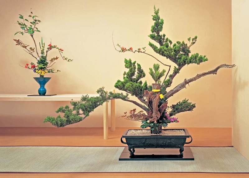 Japanese-style flower arrangements have many beautiful features